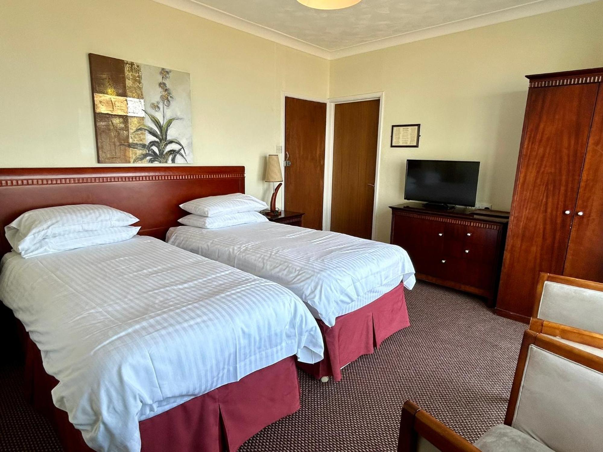 Hotel Bay View - Seafront, - Free Car Ferry For Bookings Of 3 Or Nights, Subject To Availability Sandown